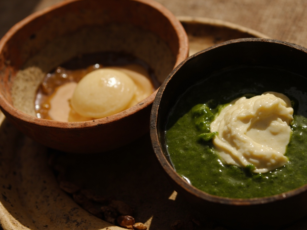 Tô de sorgho, sauce de feuilles de baobab au soumbala