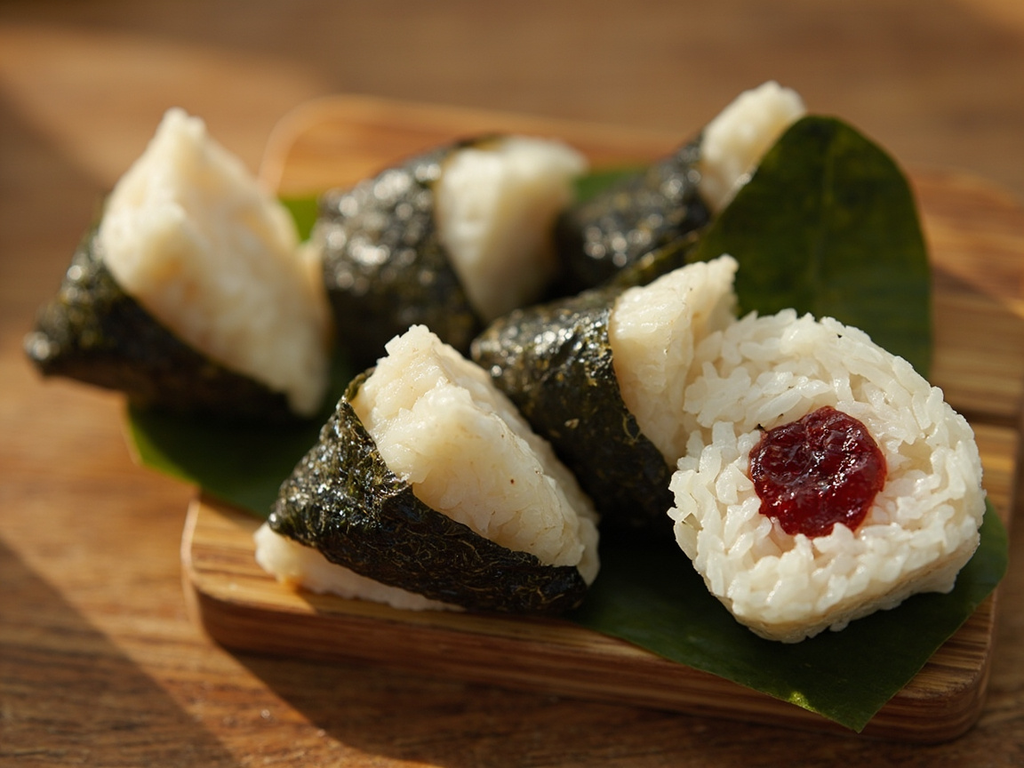 Onigiri à l'umeboshi (boules de riz du grimpeur)